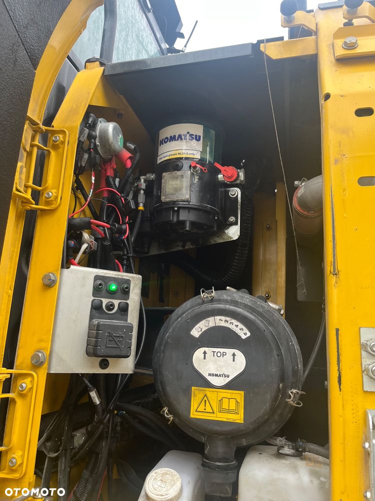 Komatsu PW180-10 - 12