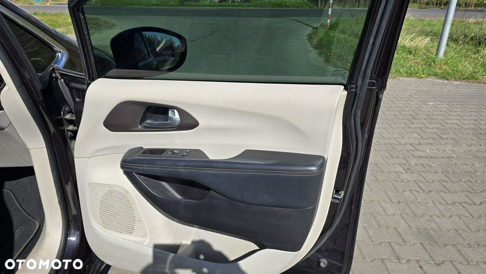 Chrysler Pacifica - 20