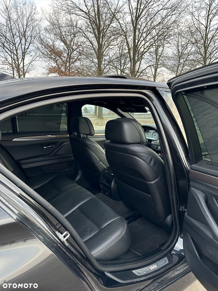 BMW Seria 5 530d Sport-Aut Modern Line - 32