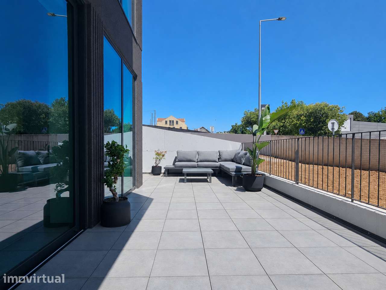 T1+1 novo com terraço - Classe A - Condomínio com piscina - Grande imagem: 2/15