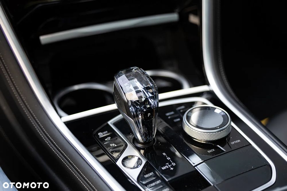 BMW Seria 8 840d xDrive mHEV - 15