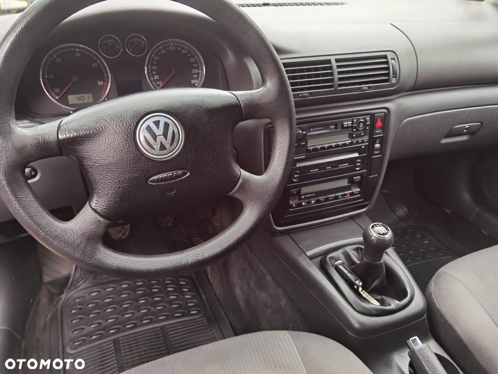 Volkswagen Passat 1.9 TDI Comfortline Family - 9