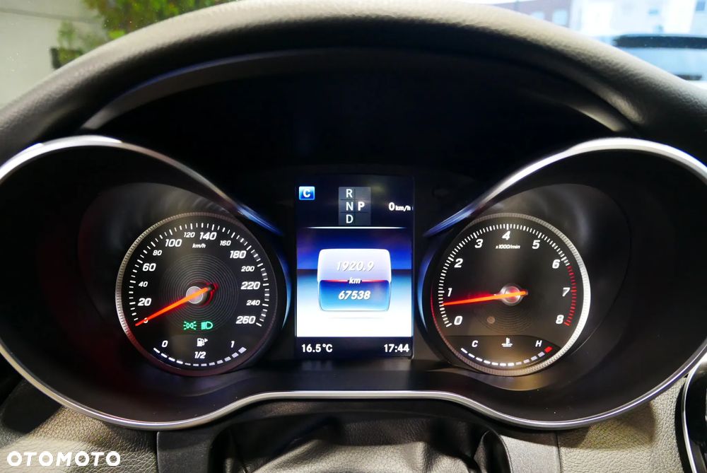 Mercedes-Benz Klasa C 300 7G-TRONIC - 25