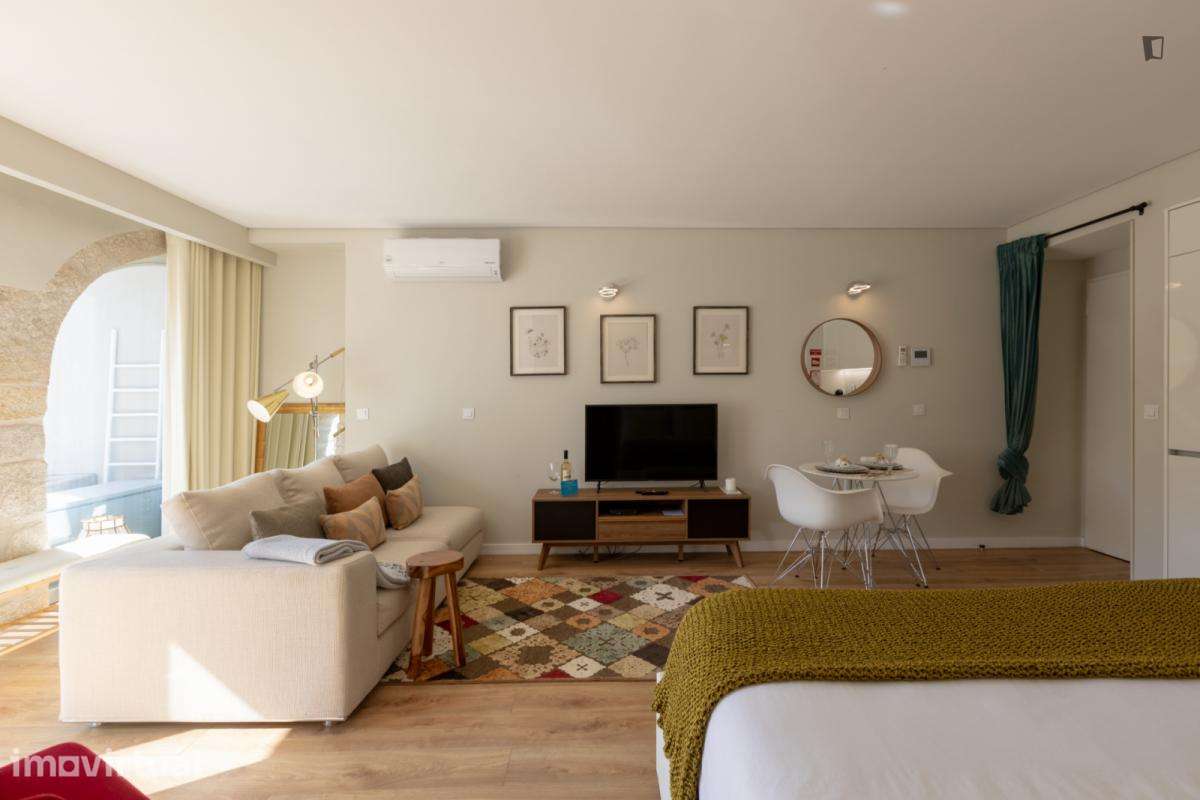Apartamento com 1 quartos - localizado em Cedofeita Porto - Grande imagem: 3/40