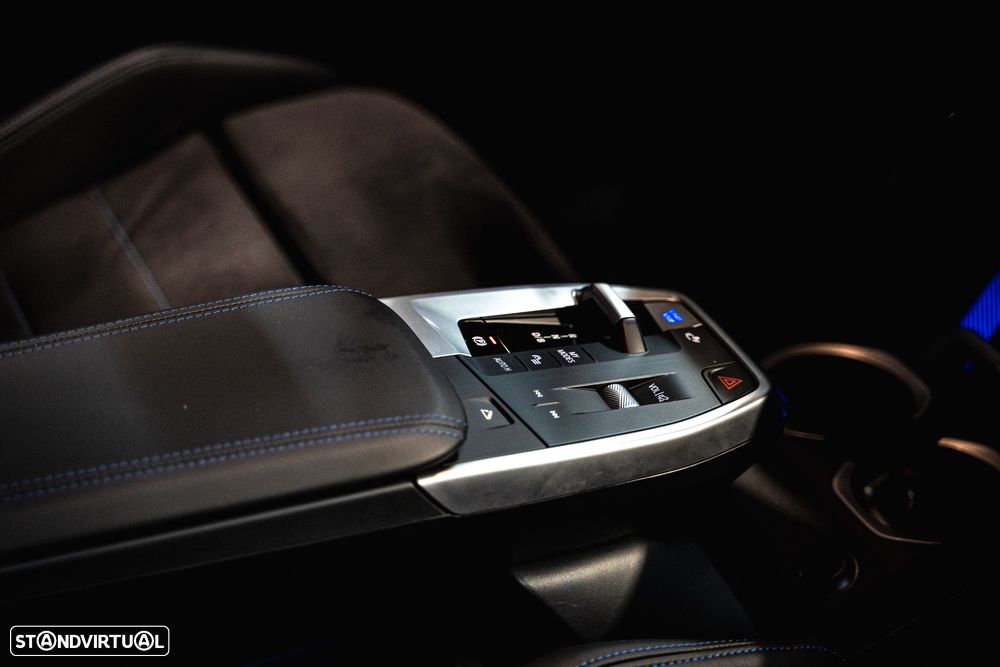 BMW iX2 eDrive20 Pack Desportivo M - 17