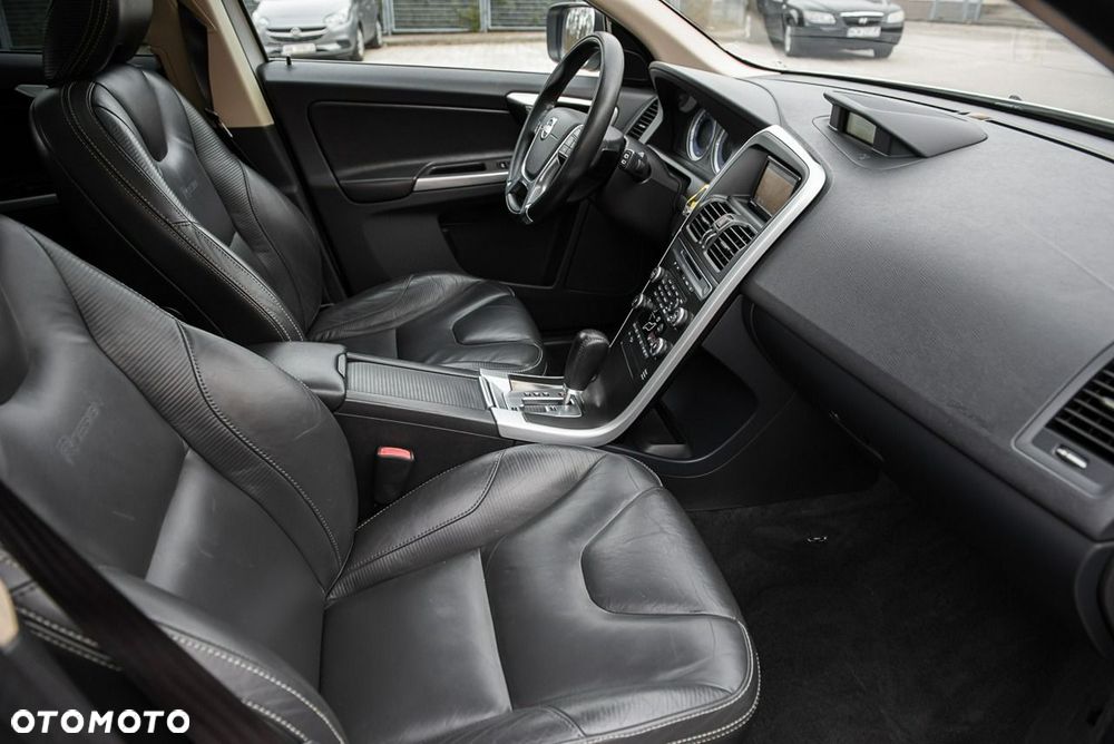 Volvo XC 60 D4 AWD Geartronic RDesign - 30