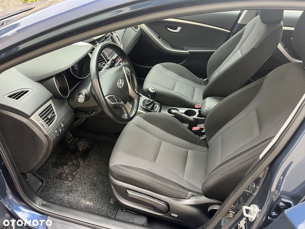 Hyundai i30 blue Kombi 1.6 CRDi Style - 16