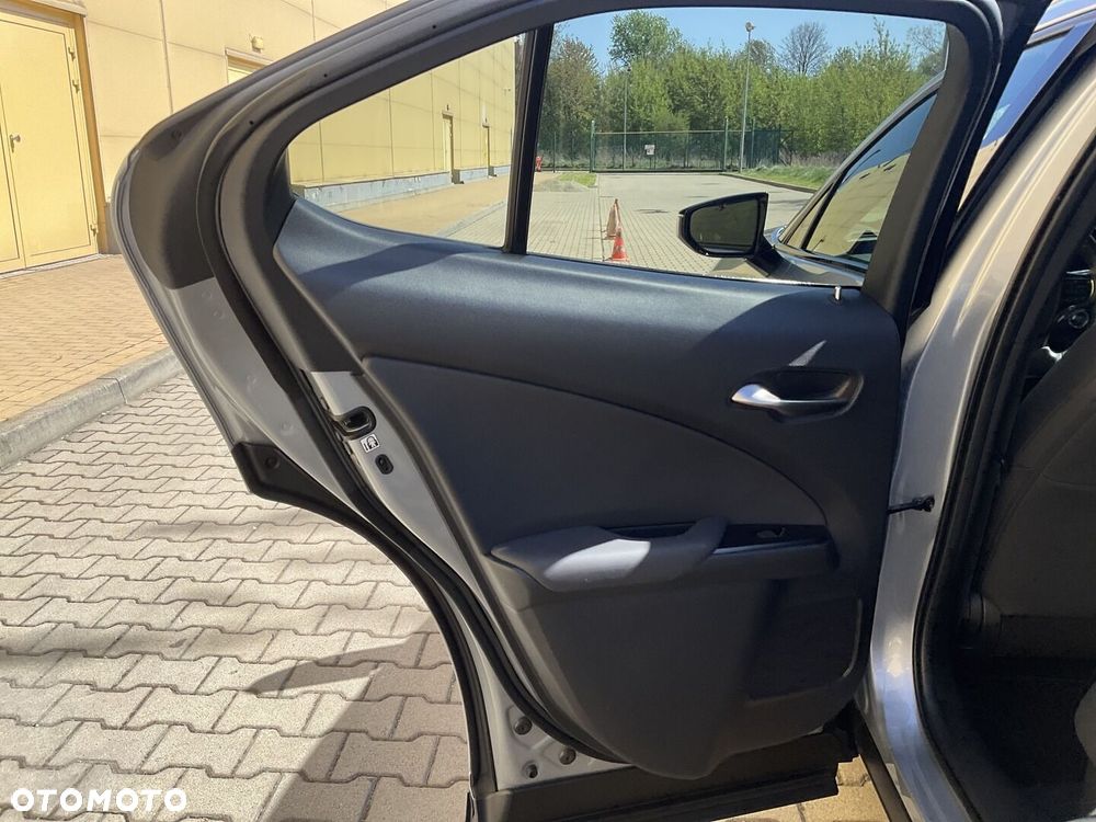Lexus UX - 15