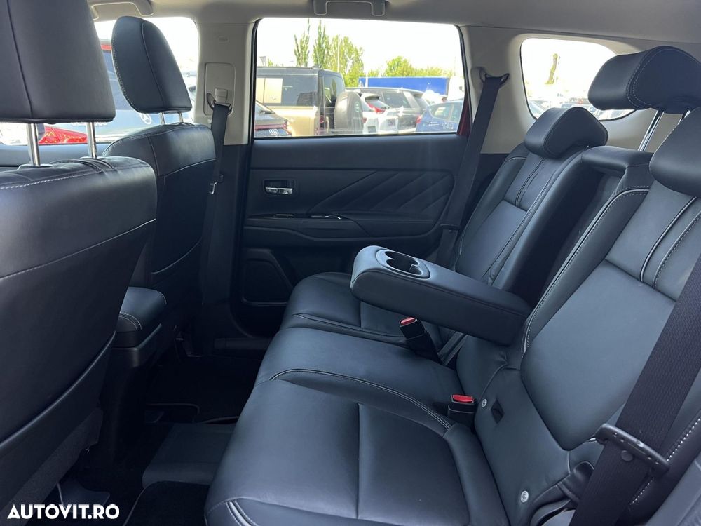 Mitsubishi Outlander - 34