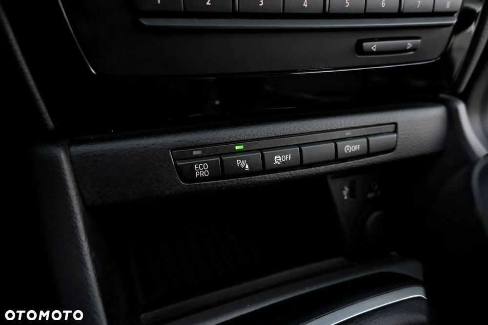 BMW X1 sDrive20d Sport Line - 38
