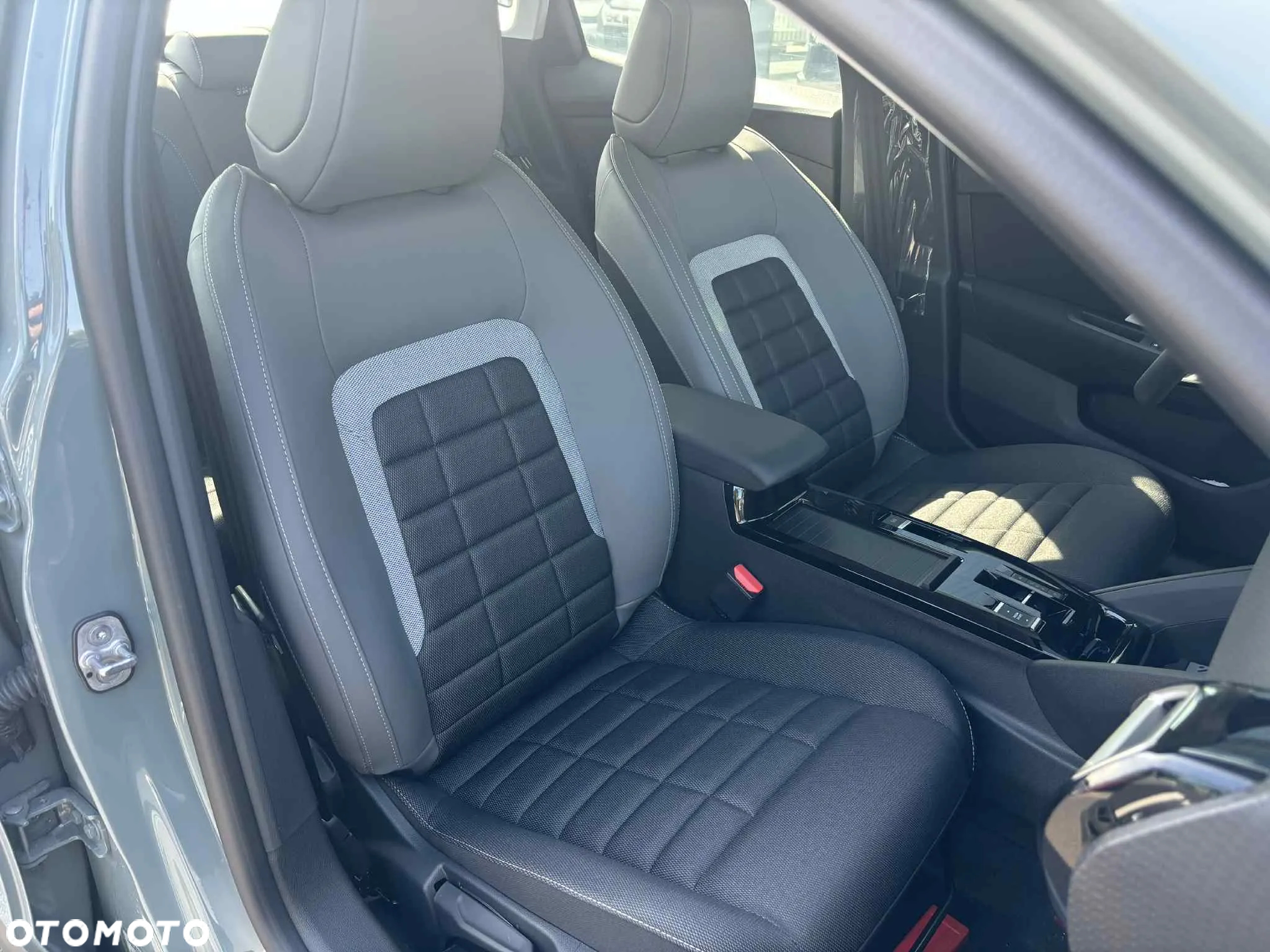 Citroën C4X 1.2 mHEV Plus eDCT6 - 10