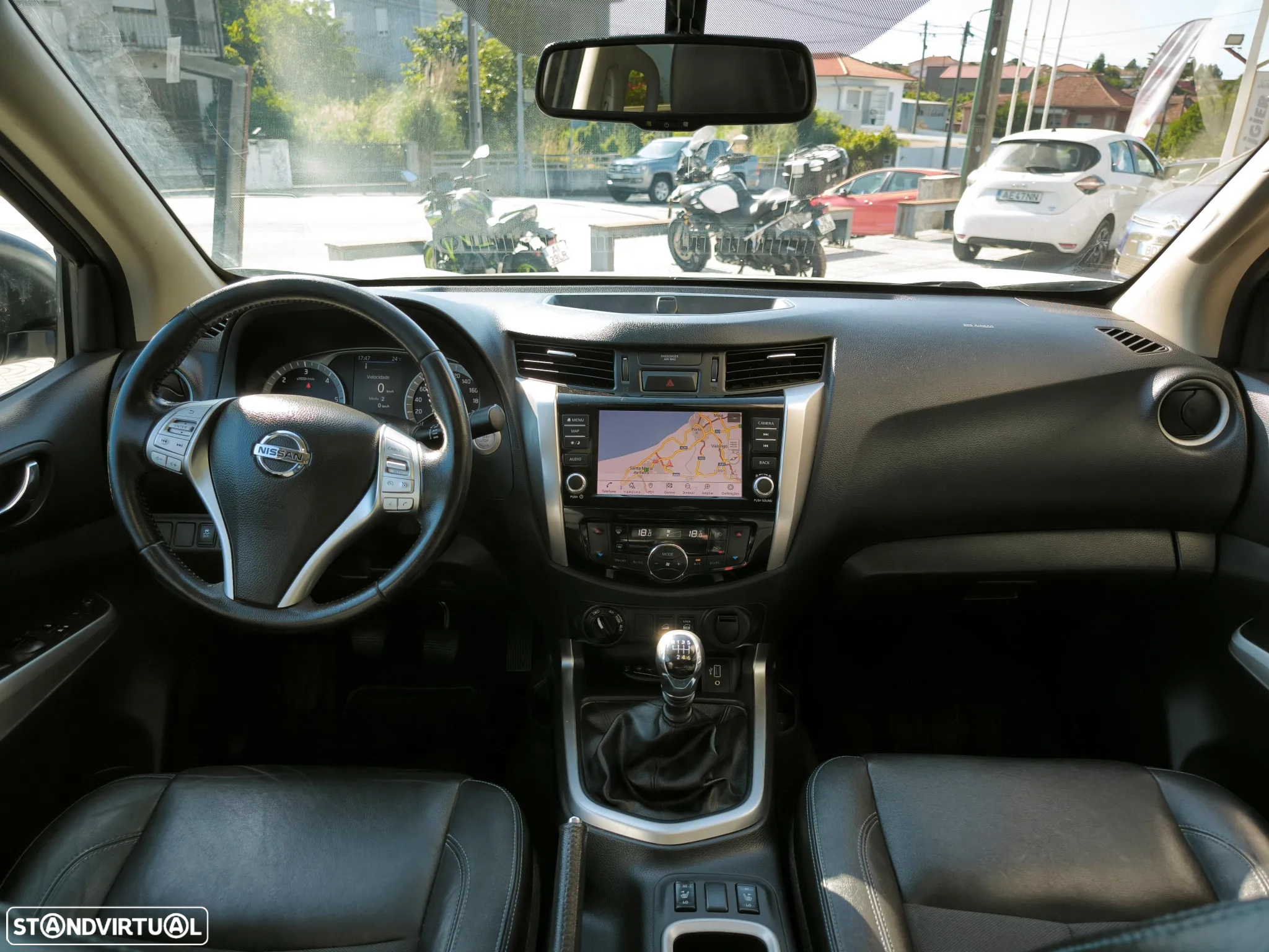 Nissan Navara 2.3 dCi CD 4WD N-Guard - 13