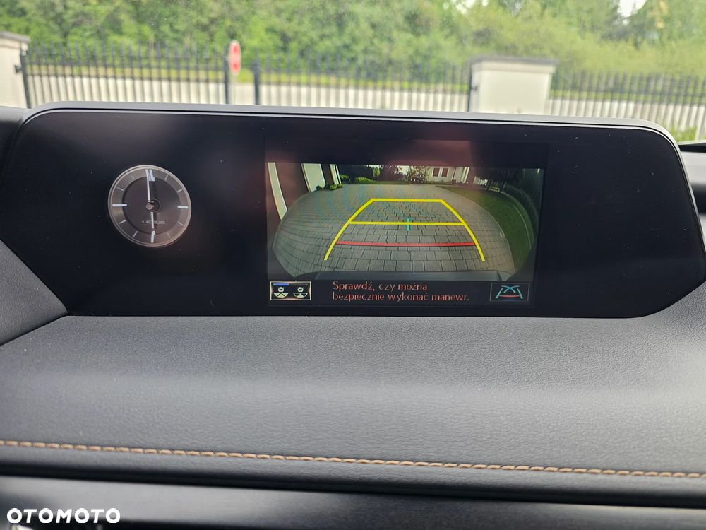 Lexus UX - 18