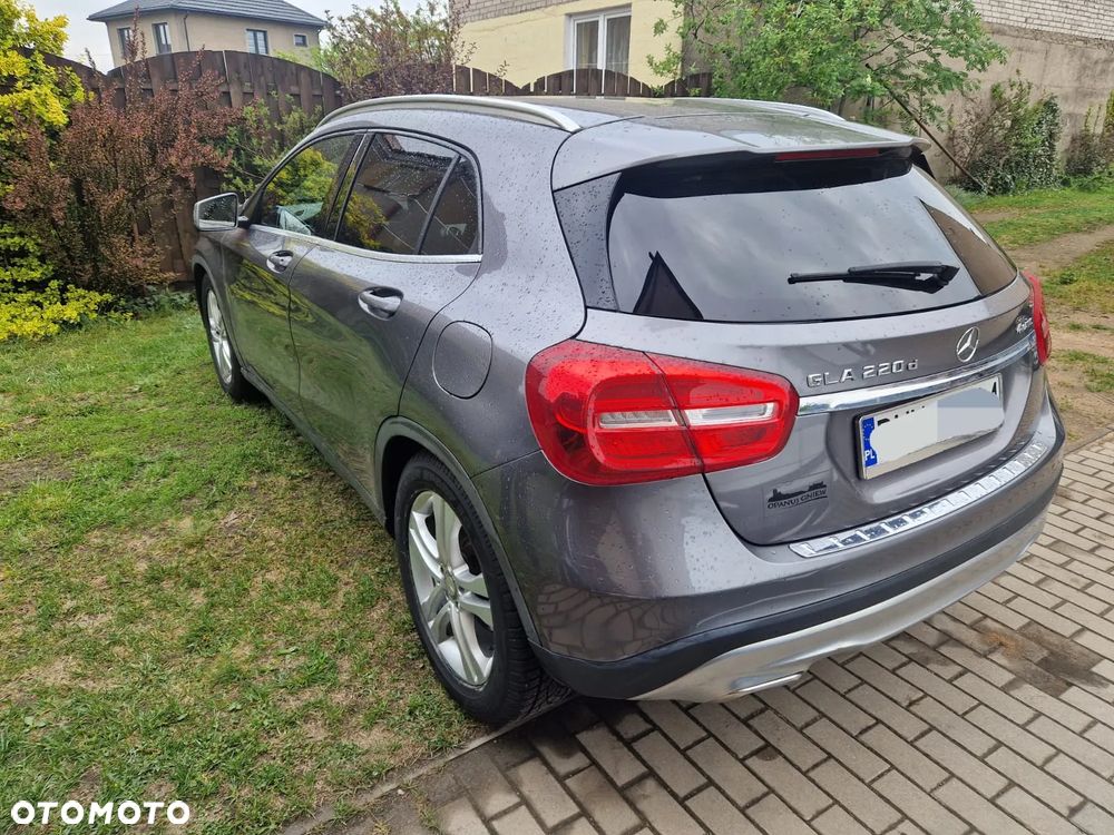 Mercedes-Benz GLA 220 d 4Matic 7G-DCT - 4