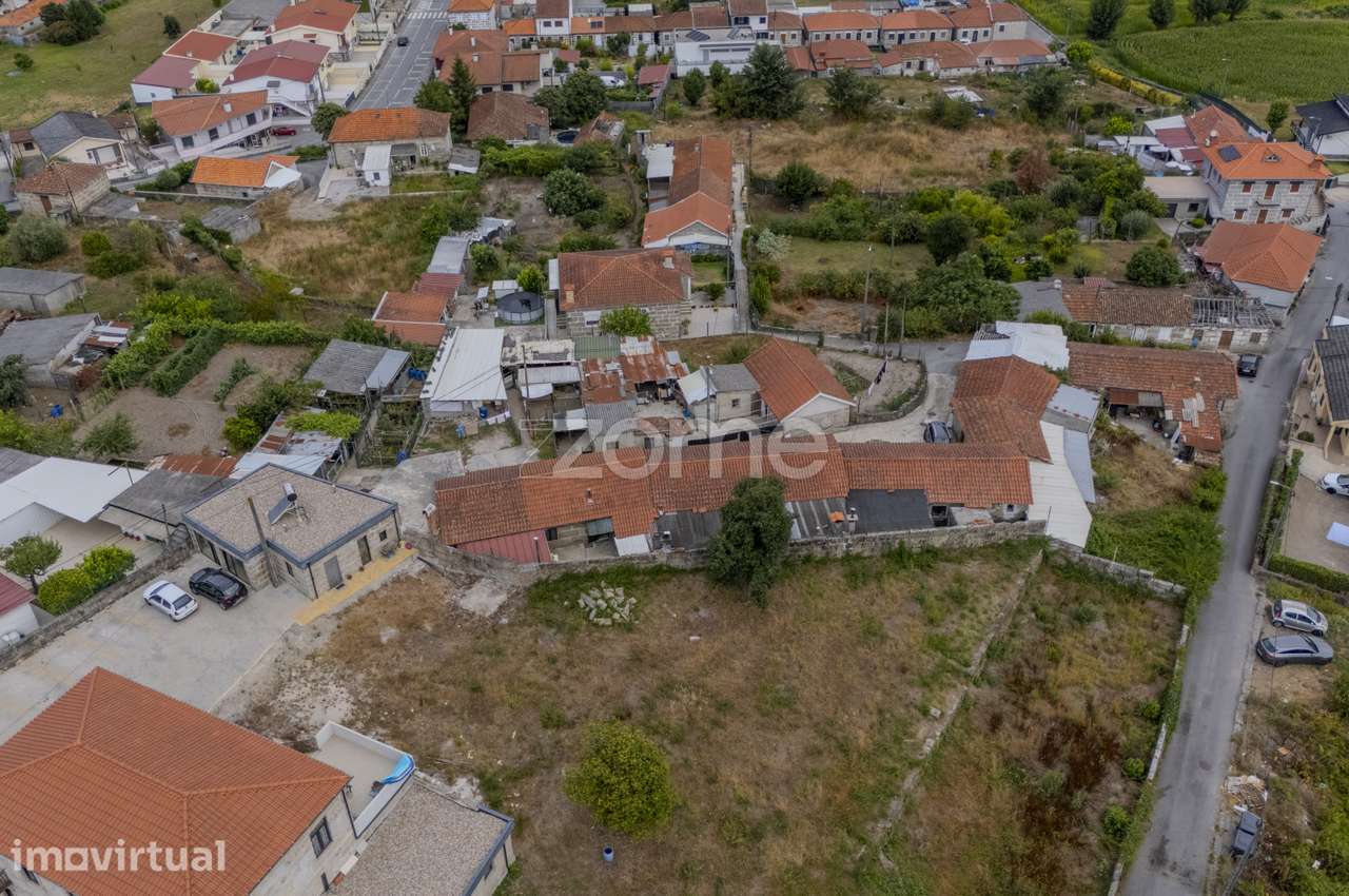 Conjunto Imobiliário com 11 Moradias - Guimarães - Grande imagem: 5/27