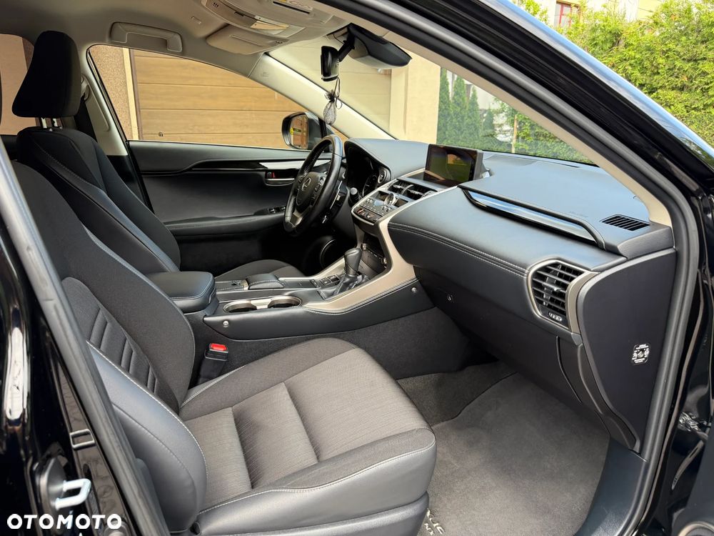 Lexus NX 300h Business Edition AWD - 21