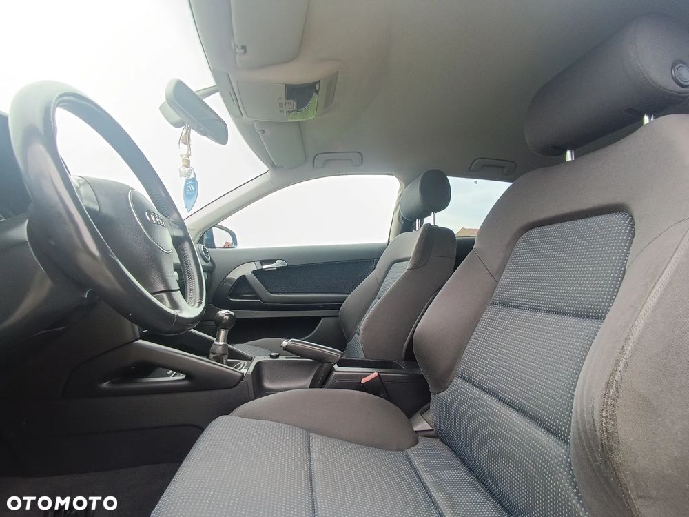 Audi A3 3-drzwiowe 1.6 Attraction - 17