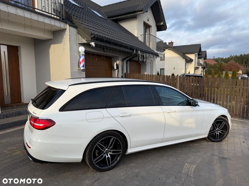 Mercedes-Benz Klasa E 220 d 4-Matic 9G-TRONIC - 4
