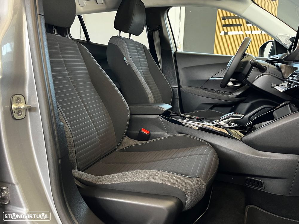 Peugeot e-2008 Style - 11