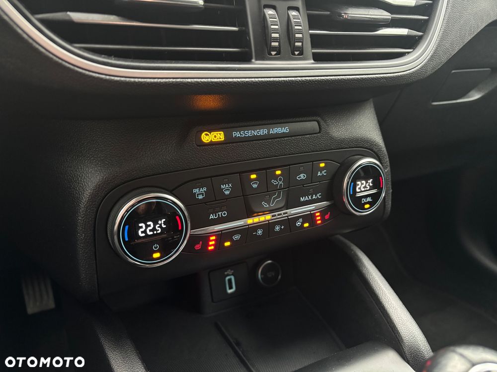 Ford Focus 1.0 EcoBoost STart-Stopp-System TITANIUM - 23