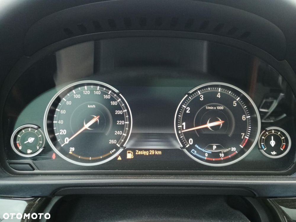 BMW Seria 5 550i xDrive - 24