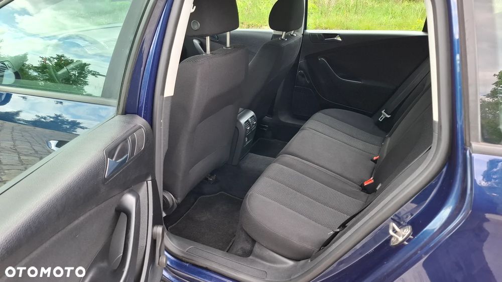 Volkswagen Passat 1.6 FSI Trendline - 9