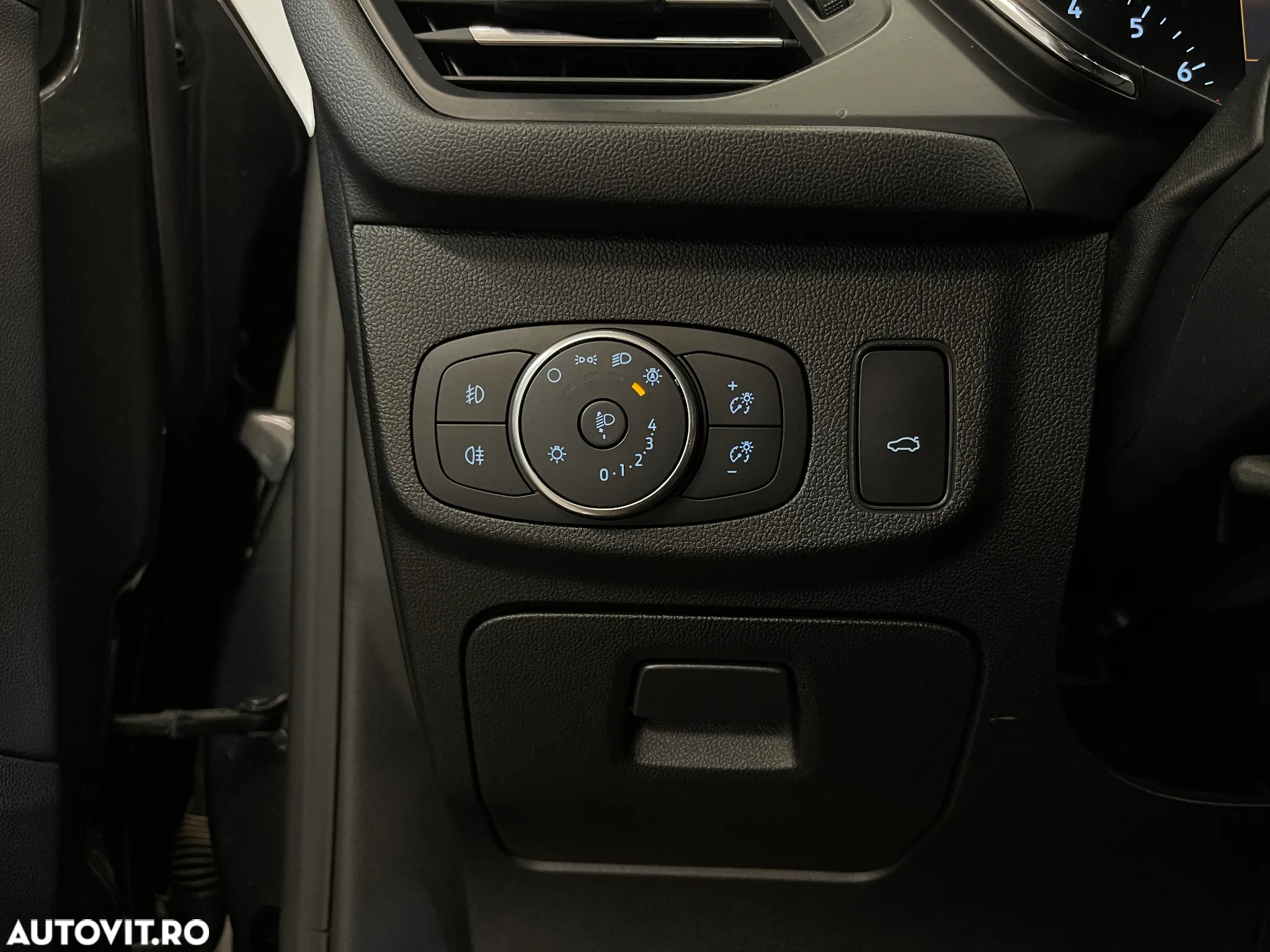 Ford Focus 1.0 EcoBoost Titanium Business - 29