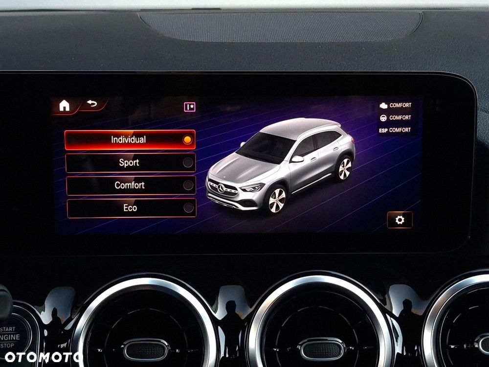 Mercedes-Benz GLA - 34