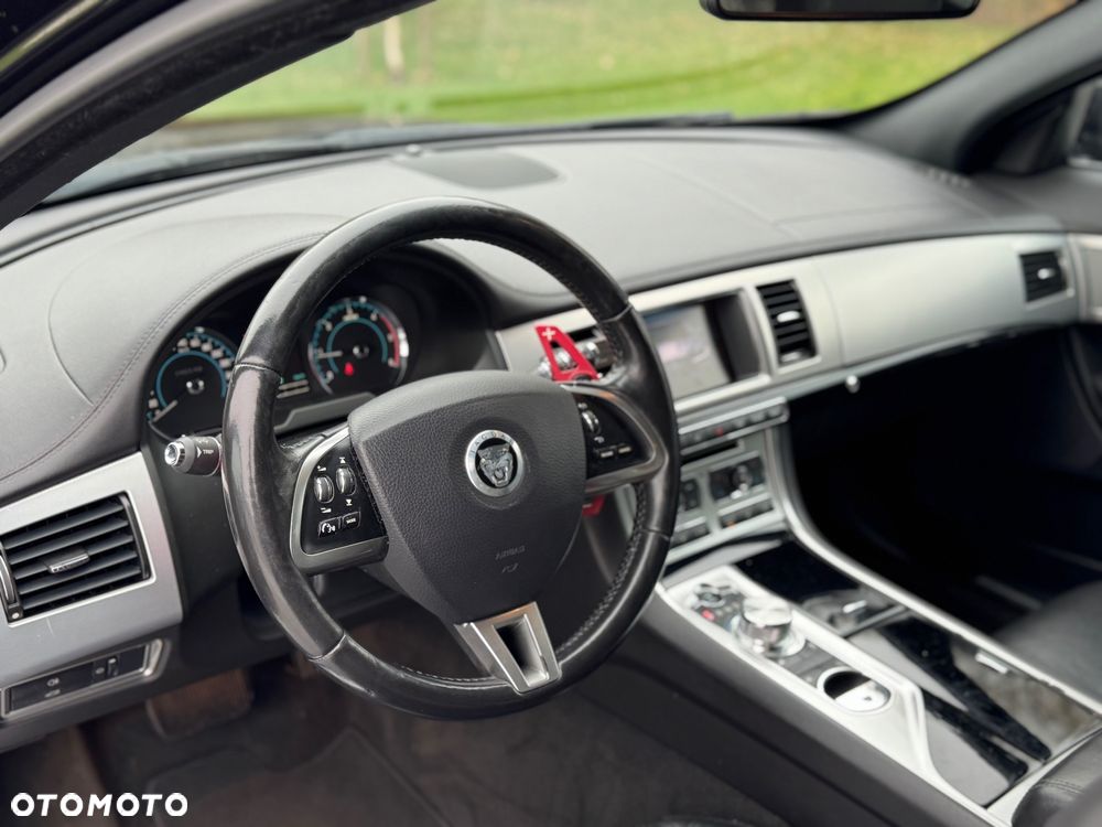 Jaguar XF 3.0 V6 D Premium Luxury - 12