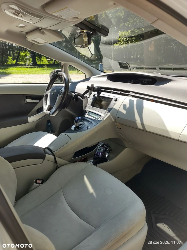 Toyota Prius 1.8 HSD Prestige - 8