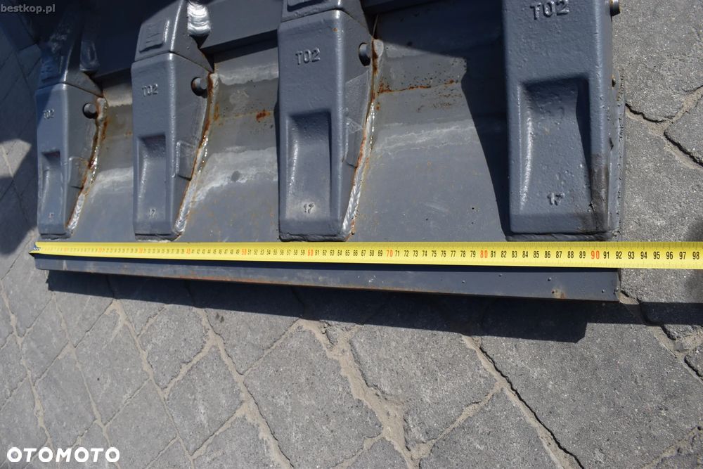 Wąska łyżka kopiąca z lemieszem 90 cm Strickland złącze typu Miller Ø80 - 17