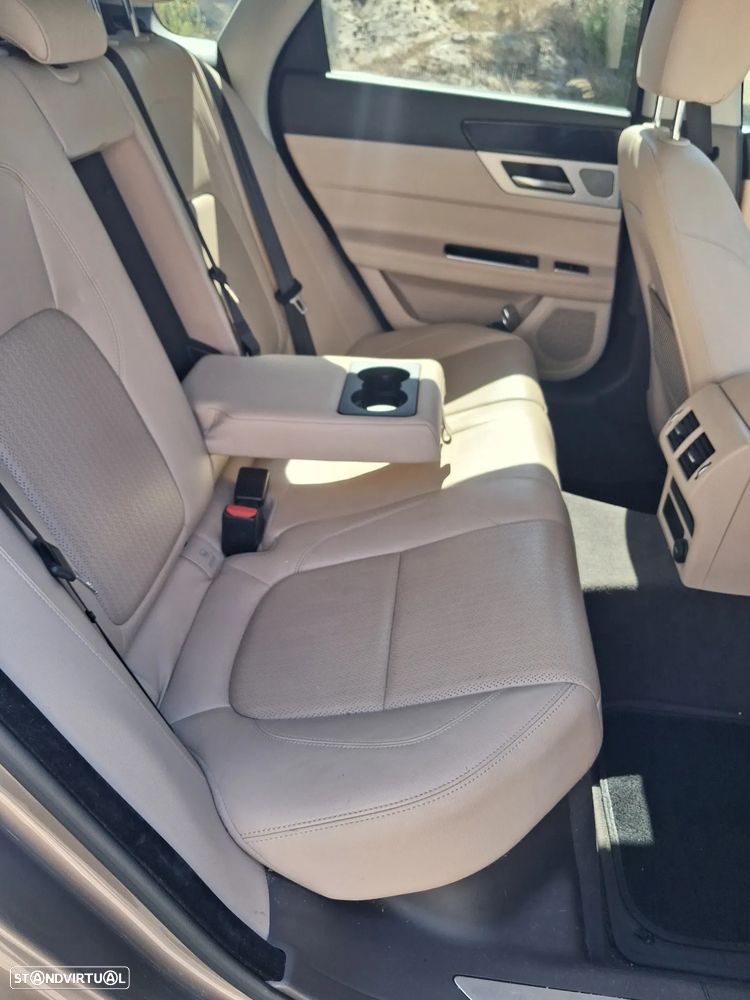 Jaguar XF E-Performance Prestige - 12