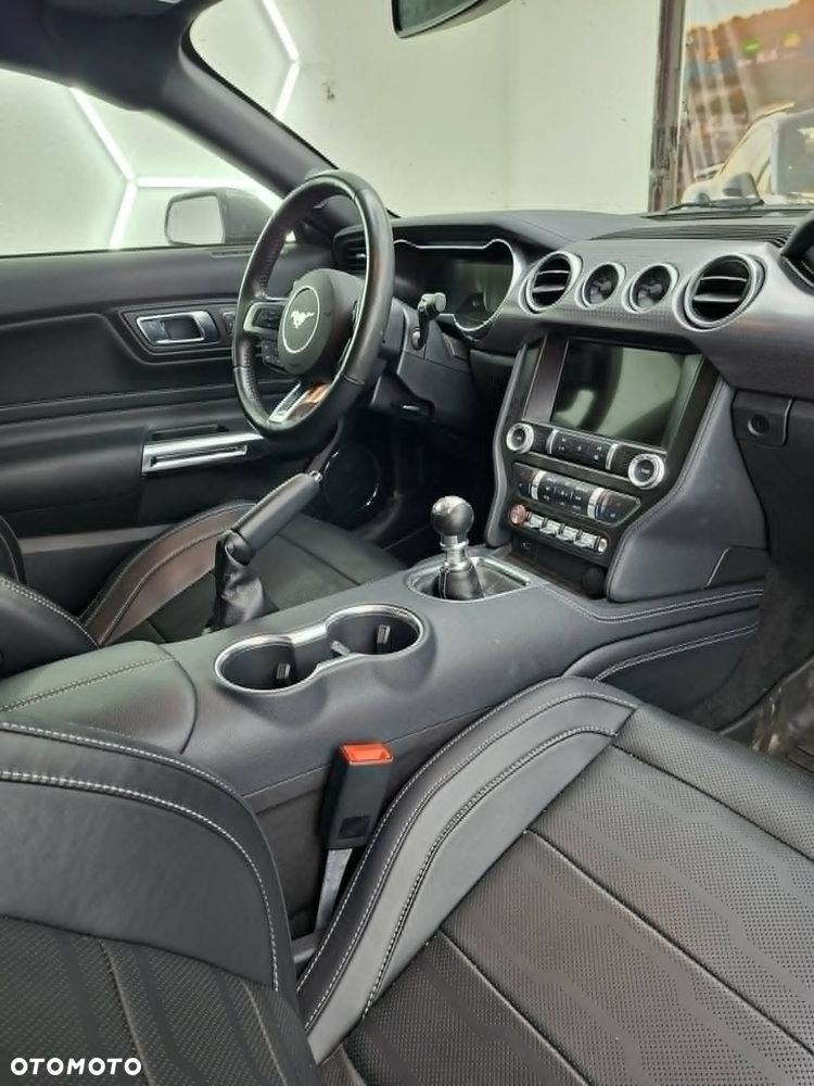 Ford Mustang - 7