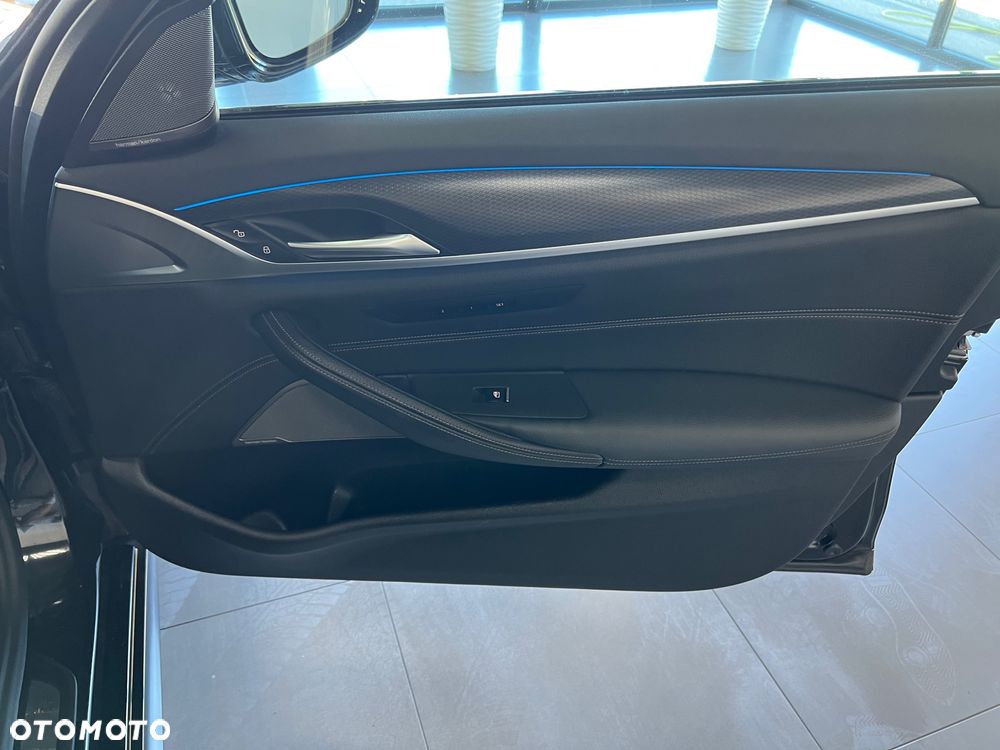BMW Seria 5 520e M Sport sport - 40