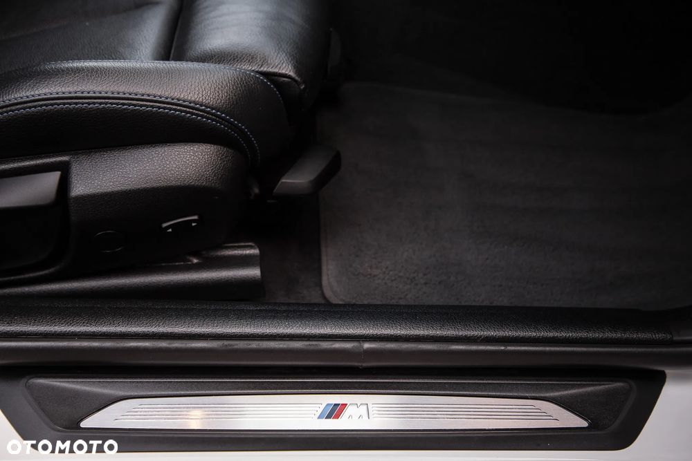 BMW Seria 3 320d xDrive Edition M Sport Shadow - 37