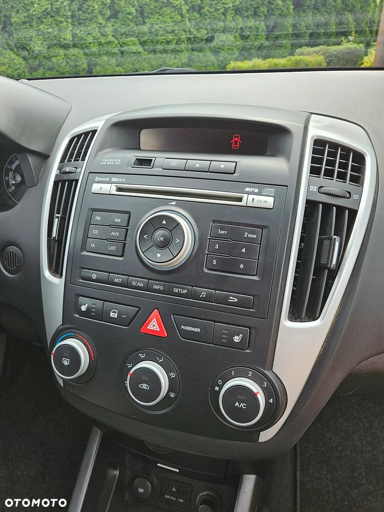 Kia Ceed 1.4 CVVT Attract - 12