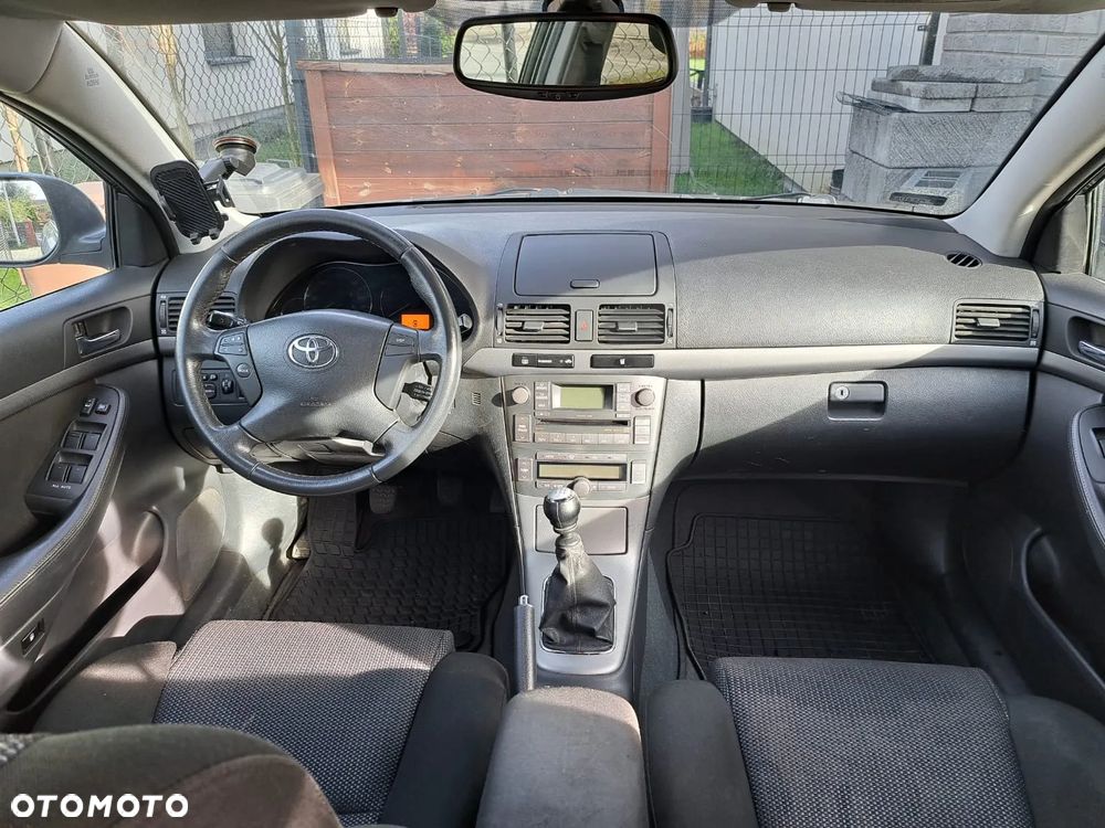 Toyota Avensis Combi 2.0 D-4D - 9
