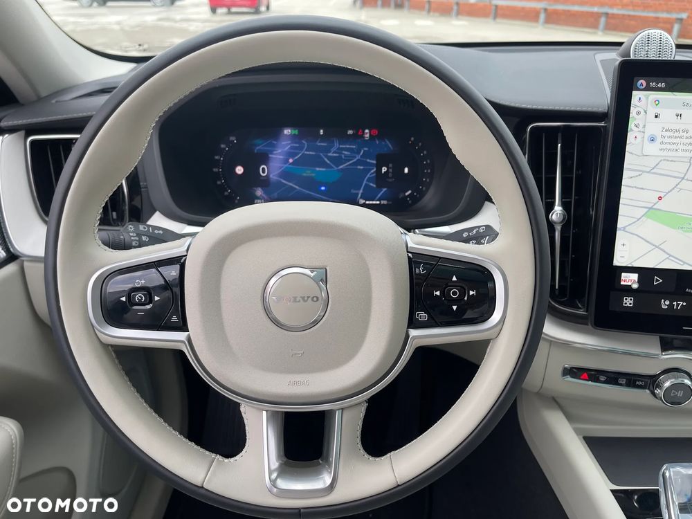 Volvo XC 60 B5 B AWD Ultra Dark - 18