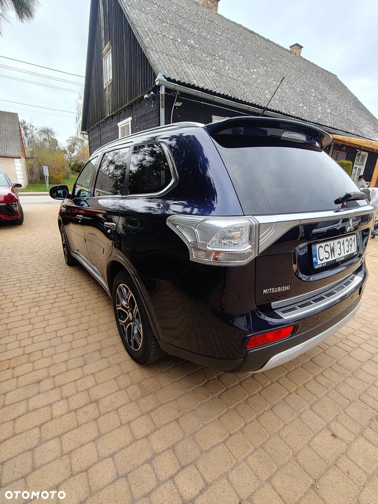 Mitsubishi Outlander - 24