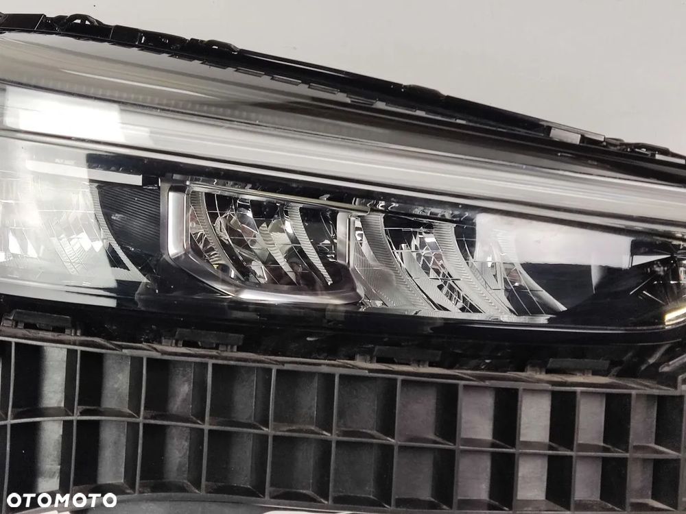 HONDA HR-V od 2021r Lampa Przód Prawa i Lewa Full Led - 19