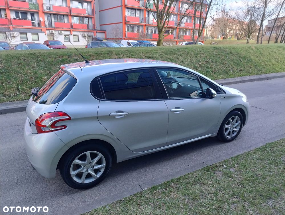 Peugeot 208 1.2 PureTech Allure - 5