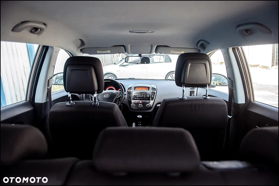 Kia Ceed - 32