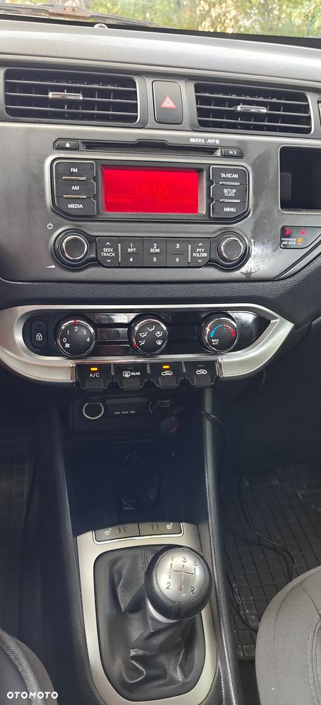 Kia Rio - 15