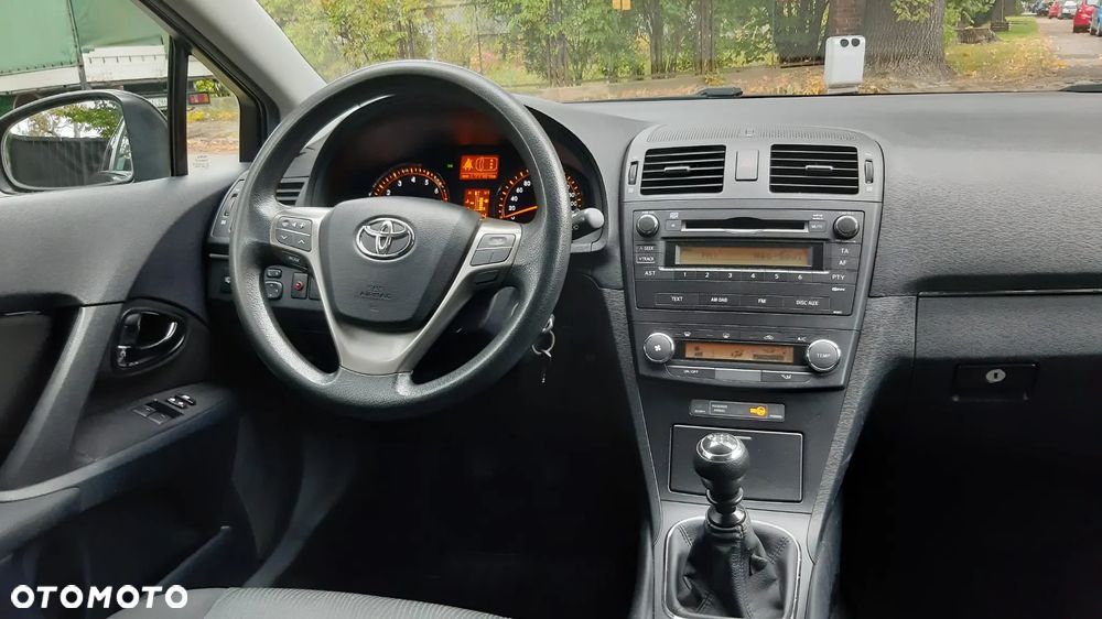 Toyota Avensis 1.6 Active - 19