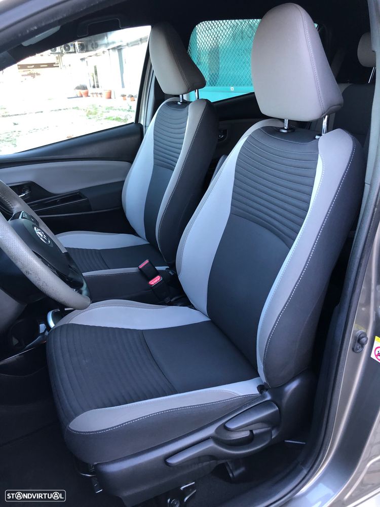 Toyota Yaris 1.5 HSD Comfort - 22