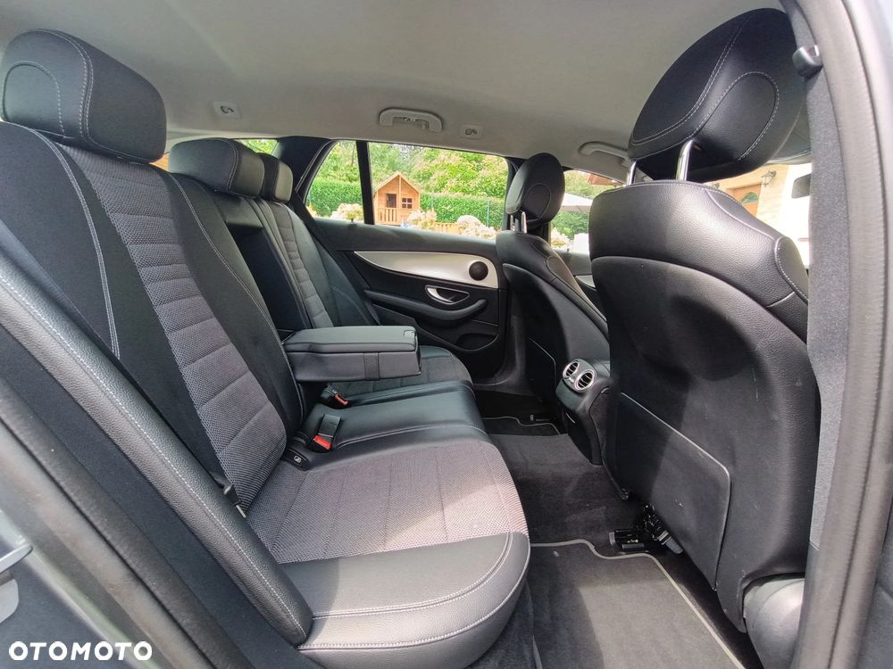 Mercedes-Benz Klasa E 200 CGI BlueEFFICIENCY Automatik Avantgarde - 34