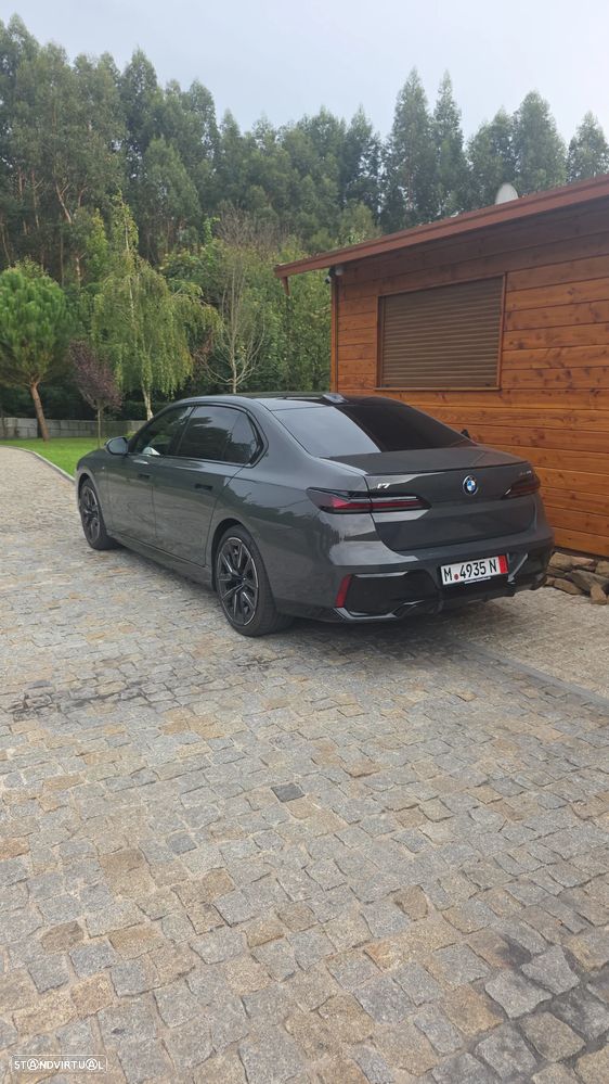 BMW i7 - 11