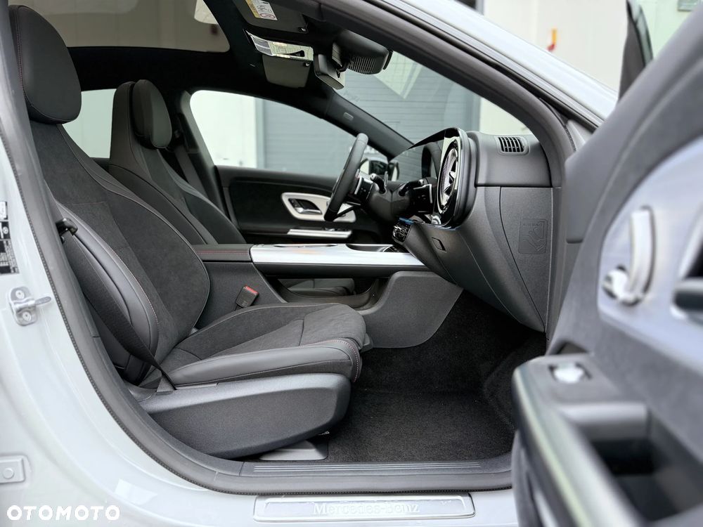 Mercedes-Benz CLA - 26