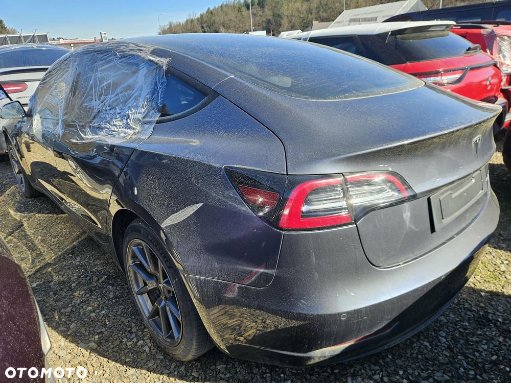 Tesla Model 3 - 1