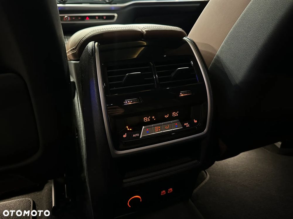 BMW X7 - 26